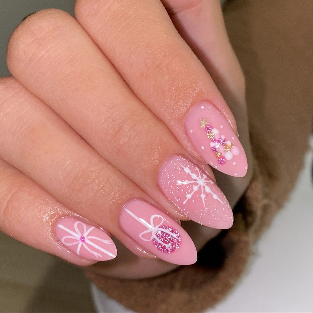 15 Glam Pink Christmas Nail Ideas