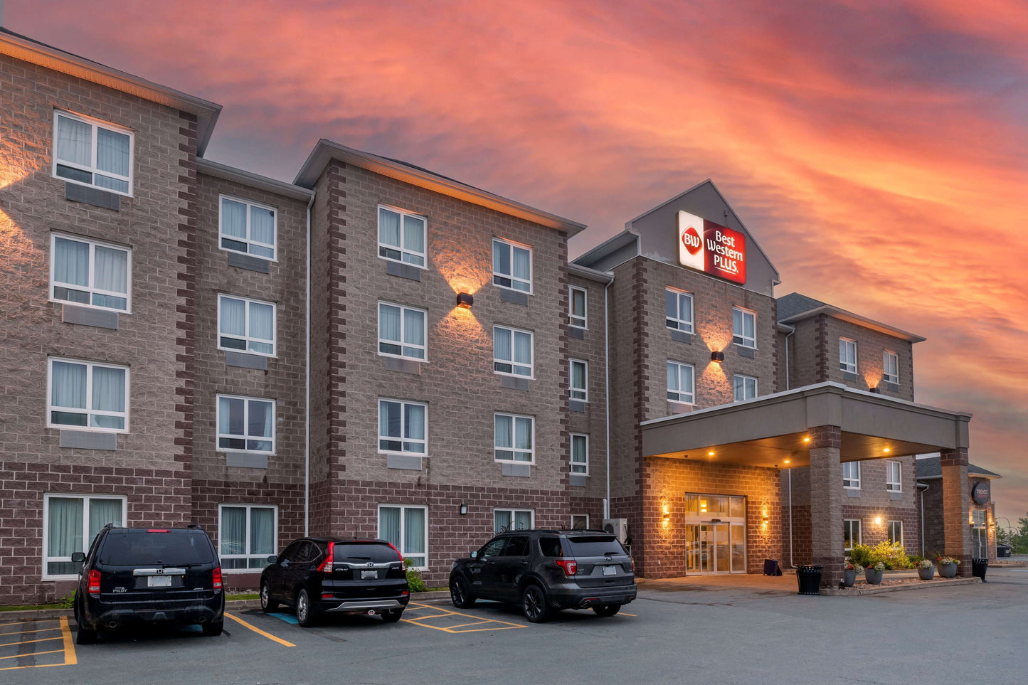 Hotel Review: Best Western Plus Dartmouth Hotel & Suites (Reviews, Pricing & Amenities)