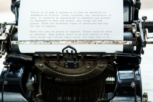 Free Aerial View Of Retro Typewriter Psd