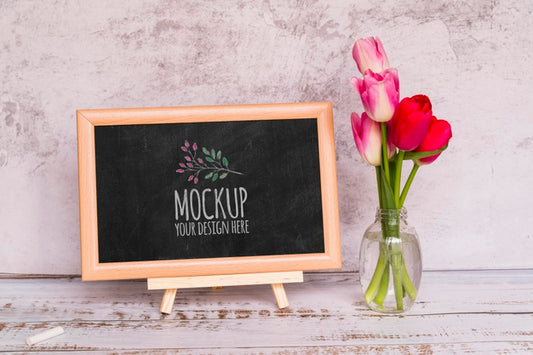 Free Arrangement With Blackboard And Flowers Psd