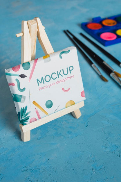 Free Artist Concept Assortment With Canvas Mock-Up Psd