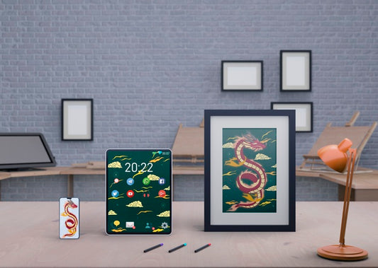 Free Artistic Draws On Frame On Table Psd