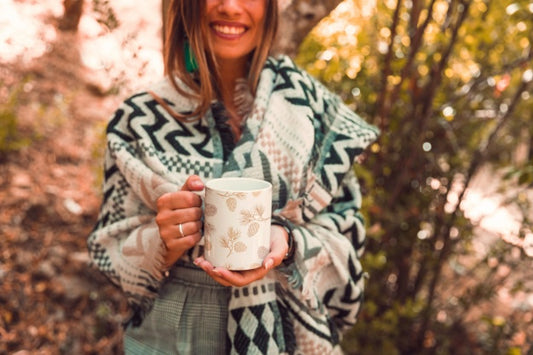 Free Autumn Concept With Woman Holding Mug Psd