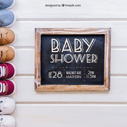 Free Baby Mockup With Shoes On Left Psd
