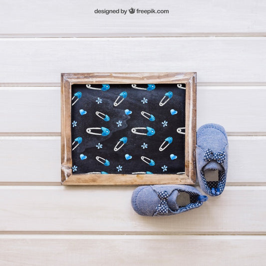 Free Baby Mockup With Slate And Shoes Psd