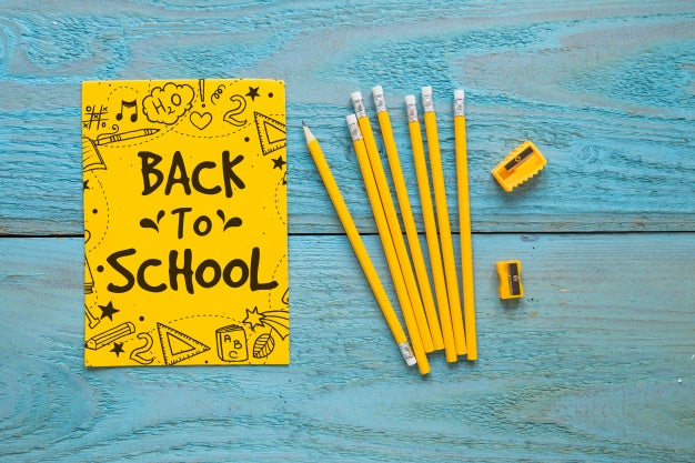 Free Back To School Composition With Paper Cover Psd