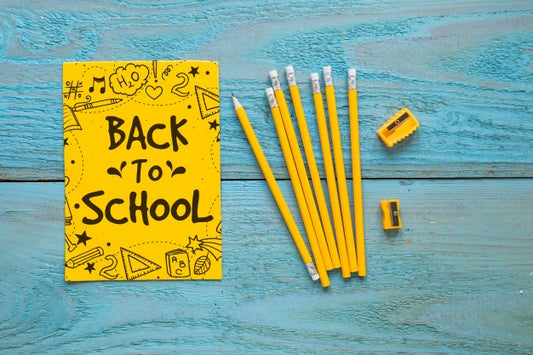 Free Back To School Composition With Paper Cover Psd