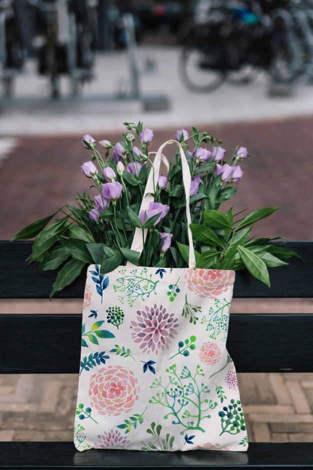 Free Bag Mockup With Flowers Psd
