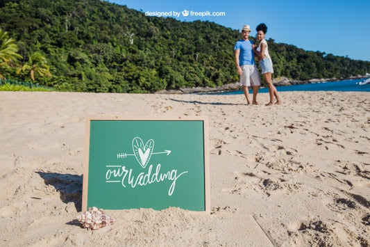 Free Beach Concept With Slate And Couple In Background Psd