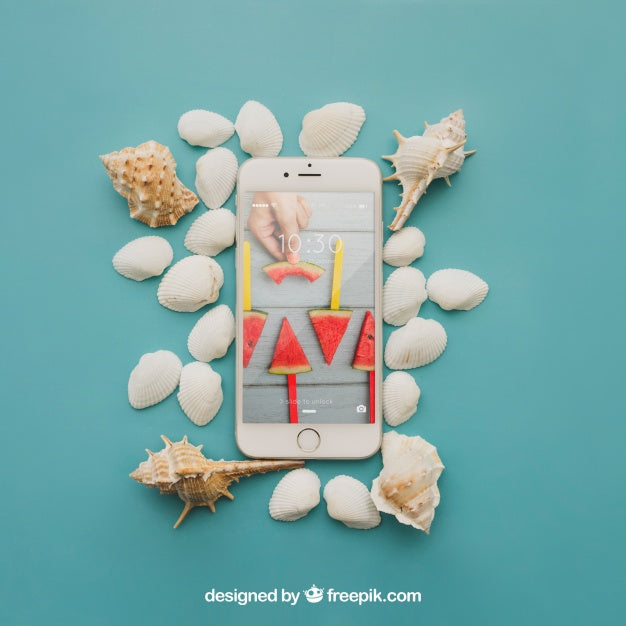 Free Beach Concept With Smartphone And Shells Psd