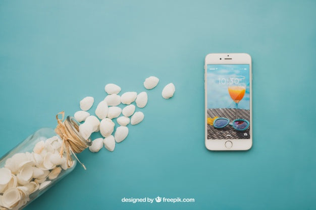 Free Beach Concept With Smartphone Psd