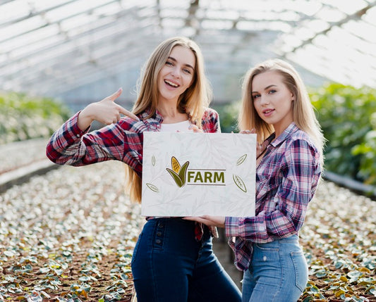 Free Beautiful Young Girls Posing In A Farm Psd