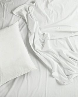 Free Bedding Sheets With Pillow Mockup