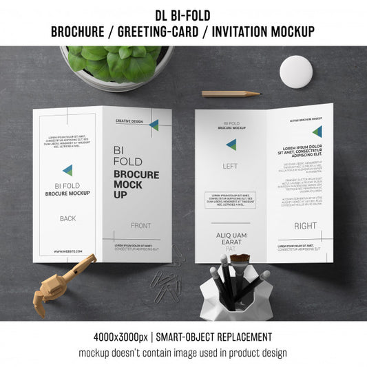 Free Bi-Fold Brochure Or Invitation Mockup With Still Life Concept Psd