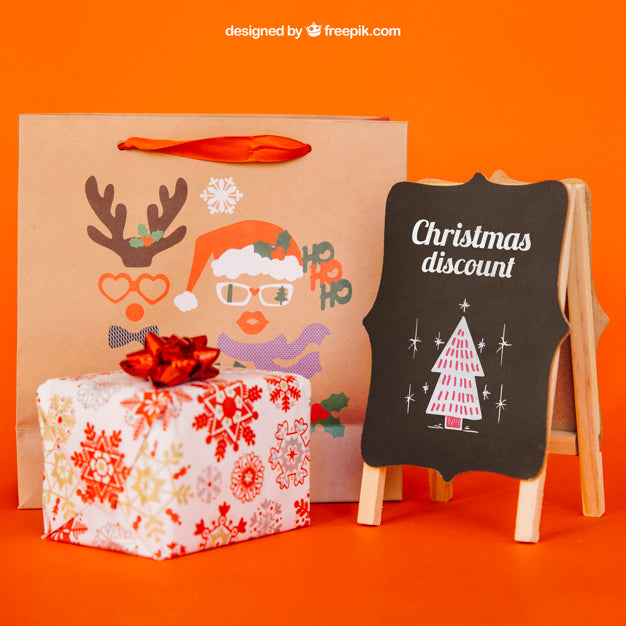Free Blackboard And Gift Box Mockup With Christmtas Design Psd