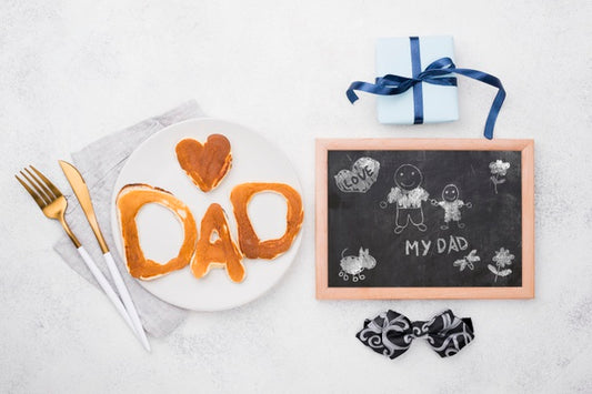 Free Blackboard With Pancaked On Plate And Gift For Fathers Day Psd