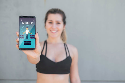 Free Blurred Woman In Sport Clothes Holding Mobile Mock-Up Psd