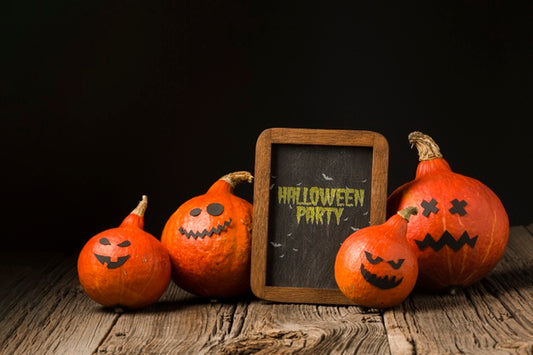Free Board With Halloween Message And Pumpkins Psd