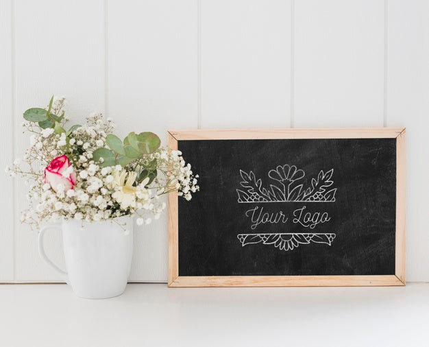 Free Bouquet Of Flowers And Chalkboard Mock-Up Psd