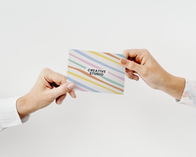 Free Business Card Mockup In Pastel Stripes Pattern Psd