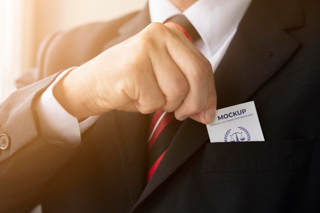 Free Businessman Putting Business Card Mock-Up In His Pocket Psd