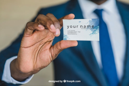 Free Businessman Showing Business Card Close Up Psd