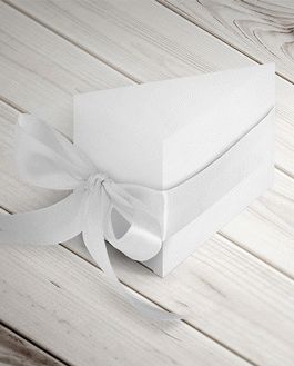 Free Cake Packaging Gift Box – Psd Mockup