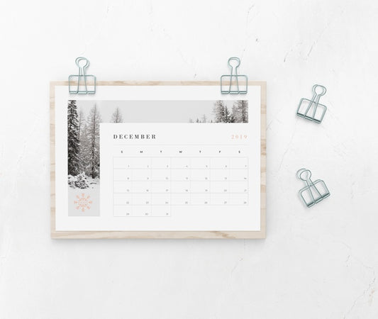 Free Calendar Catched On Wooden Board Psd