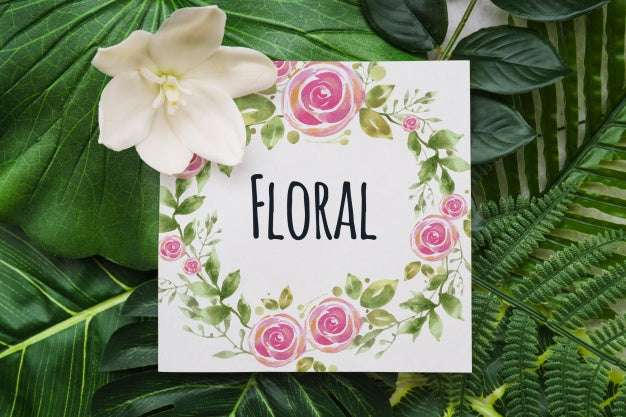 Free Card Mockup With Floral Background Psd