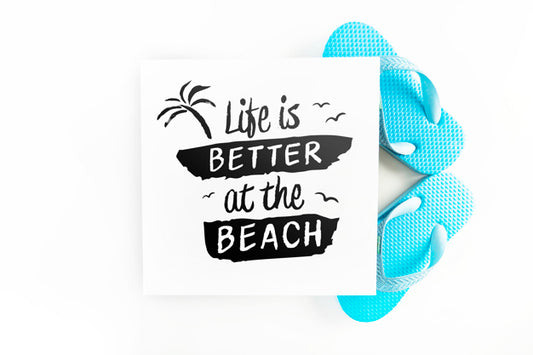 Free Card Mockup With Tropical Summer Concept With Flip Flops Psd