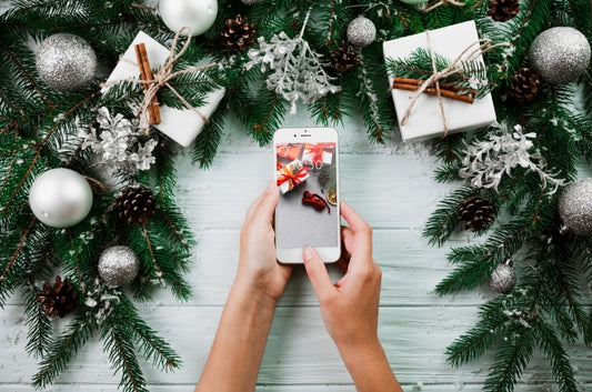 Free Christmas Mockup With Smartphone Psd