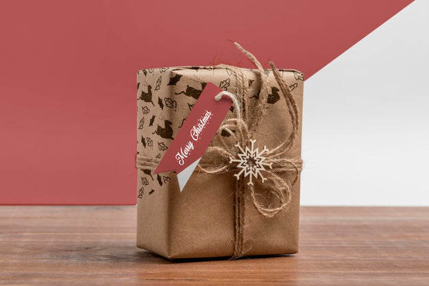 Free Christmas Present With Label Mockup Psd