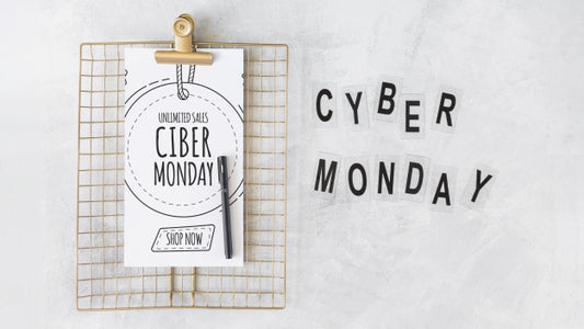 Free Clipboard Mockup With Cyber Monday Letters Psd