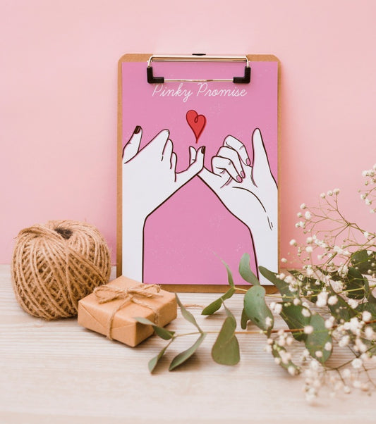 Free Clipboard Mockup With Floral Decoration Psd