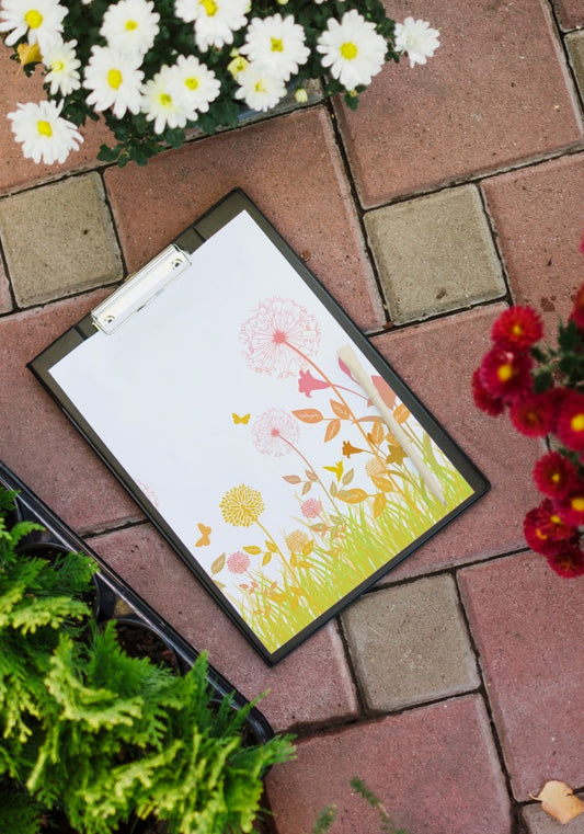 Free Clipboard Mockup With Flowers Psd