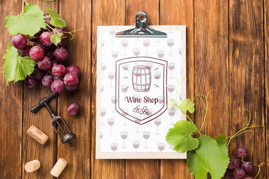Free Clipboard With Organic Grape On Table Psd