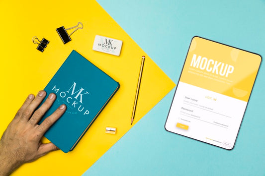 Free Close-Up Hand Holding Notebook Psd