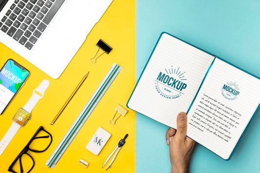 Free Close-Up Hand Holding Notebook Psd