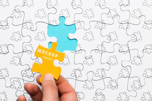 Free Close-Up Man Holding A Yellow Piece Of Puzzle Psd