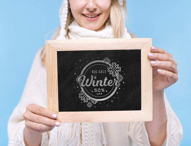 Free Close-Up Smiley Girl Holding Mock-Up Sign Psd