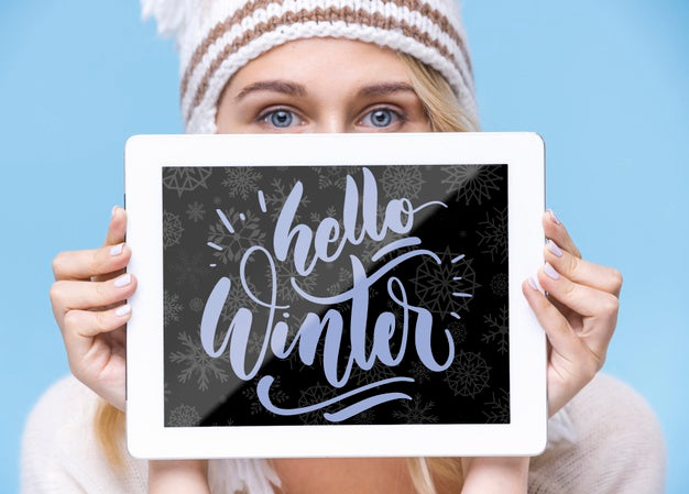 Free Close-Up Tablet With Hello Winter Mock-Up Psd