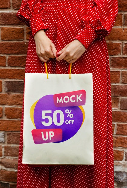 Free Close-Up Woman Holding Bags With Discount Psd