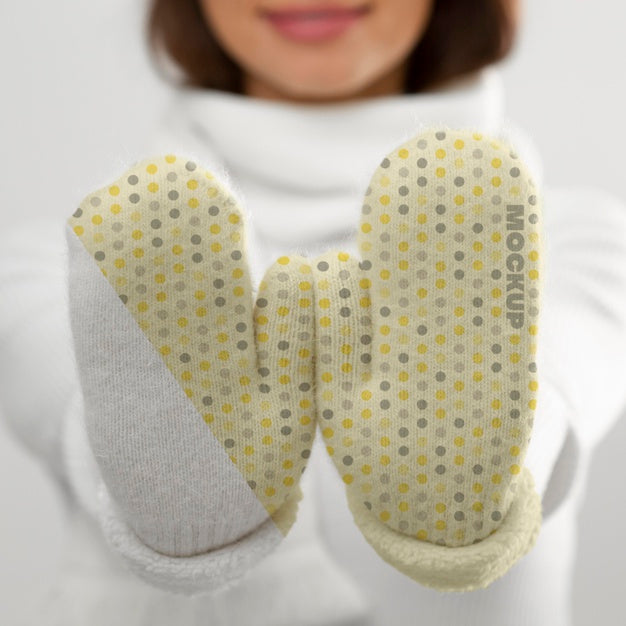 Free Close Up Woman Presenting Gloves Psd