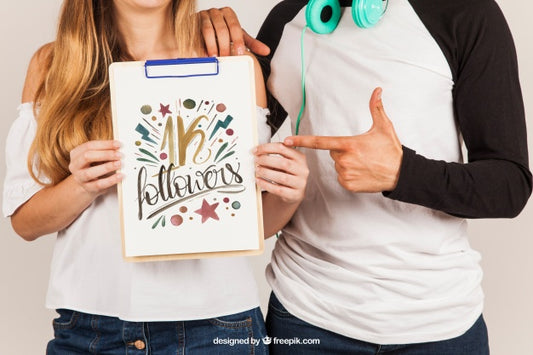 Free Couple Holding Clipboard Psd