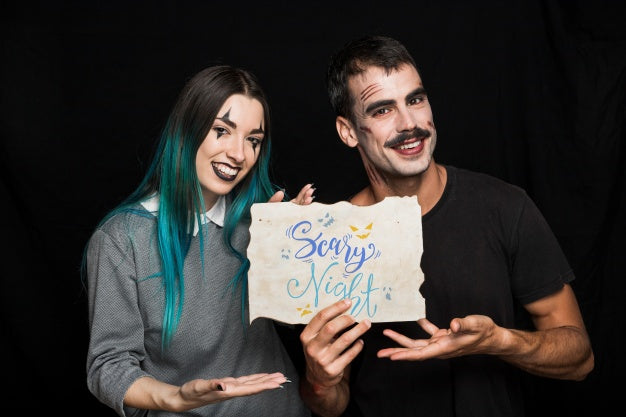 Free Couple Holding Paper With Halloween Lettering Psd