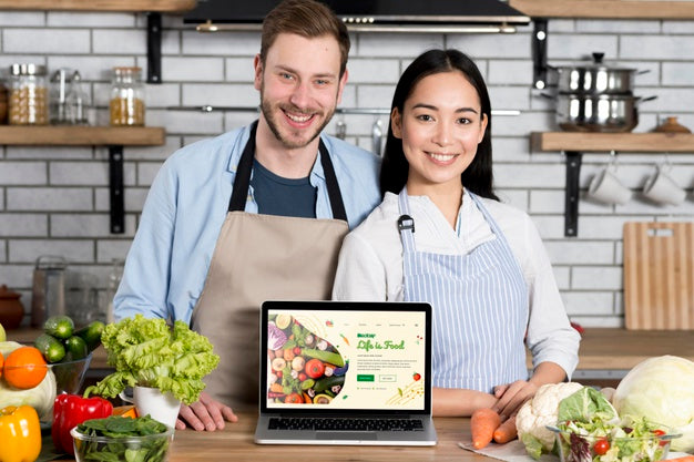 Free Couple With Healthy Food In The Kitchen Mock-Up Psd