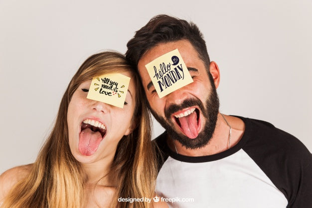 Free Couple With Post Its On Face Psd