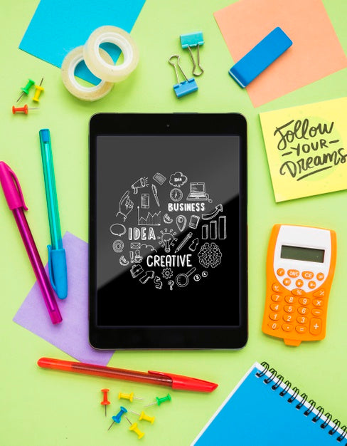 Free Creative Message On Tablet On Desk Psd