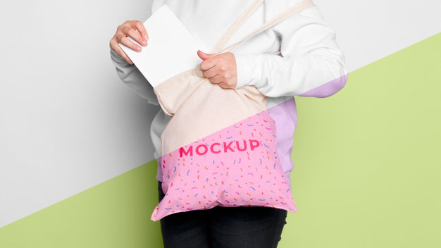 Free Cute Bag Concrpt Mock-Up Psd