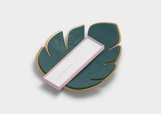 Free Decoration Leaf With Pink Gift Box Psd